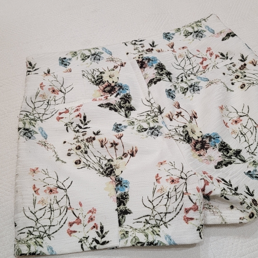 Lucy Paris‎ white floral shorts.